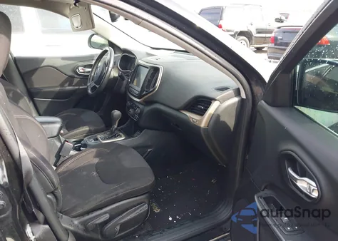 2015 Jeep Cherokee Latitude z USA, uszkodzony, nr VIN 1C4PJLCS1FW612093